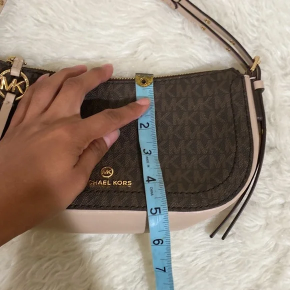 Micheal Kors Camden XS Pouchette - Picture 12 of 13